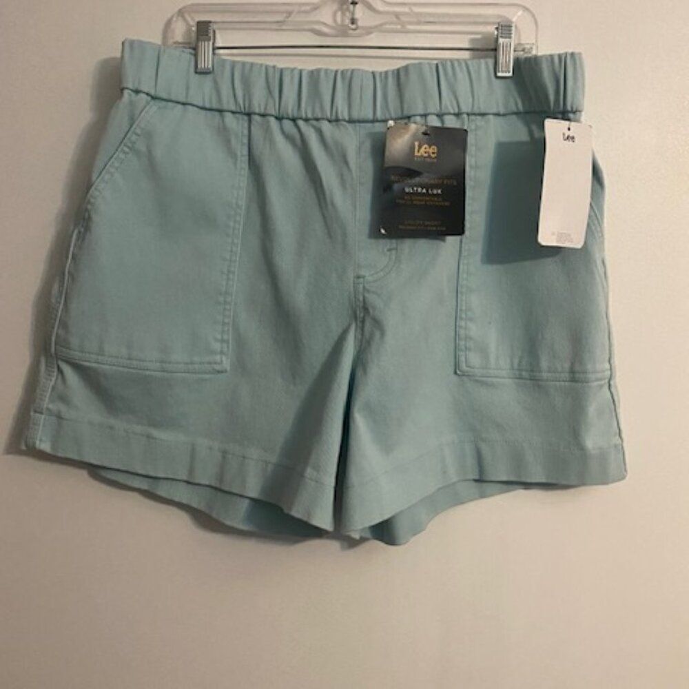 Lee Sea Green Relax Fit High-rise Utility shorts, size 18M